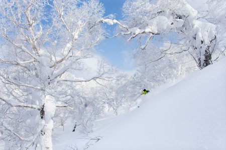 Kiroron Asari-alueen laskumaasto ja -maisemat ovat ajoittain hieman lappimaisia.