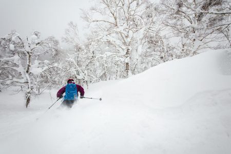 Rusutsun East Mountain on loistopaikka lumisateen jälkeen. Helpon saavutettavuuden vuoksi reitit on kuitenkin siivottu puuterista nopeasti.