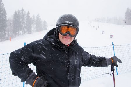 Varkaus Ski Centerin yrittäjä Mika Muurikoski pyörittää paikkaa rakkaudesta lajiin. Niinhän se on, ettei intohimoon perustuvia valintoja tehdä rahan pohjalta.