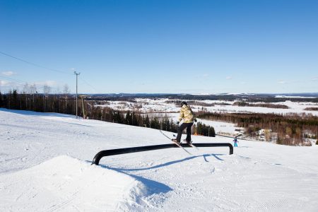 Kasurilan Pro parkin puolella on reilien ja jöötien lisäksi muutama jättikokoinen boksi.