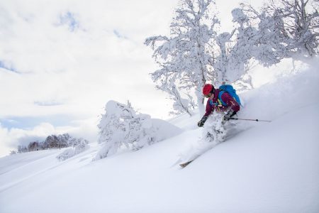 Vaikka Sapporo Kokusain rinteet voivat olla ruuhkaisia paikallisten toimesta, on offareilla pääosin hyvinkin väljää.