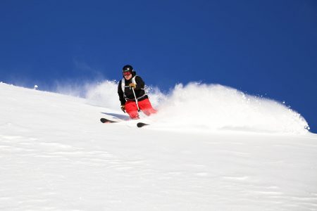 Andermatt on mitä lumivarmin valinta alkutalven puuterikohteeksi. Joulukuussa lunta saattaa olla jo useita metrejä.