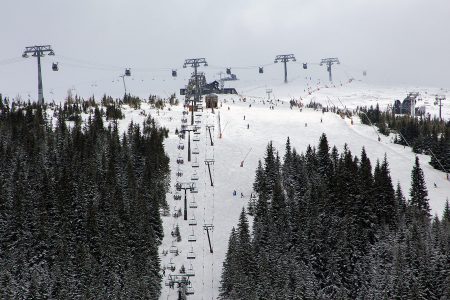 Jasna myöntää lumitykkiarmeijansa turvin lumitakuun 5 kuukaudeksi.