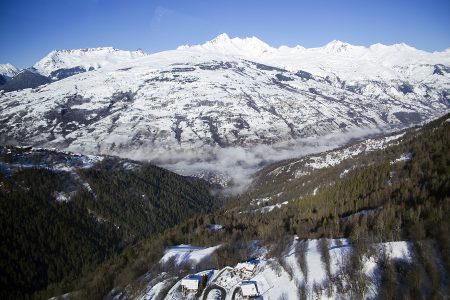Vanoise Express -hissistä avautuvat maisemat ovat jo itsessään hyvä syy vaihtaa hiihtoaluetta Paradiskin alueella, vaikka kummallakin puolella riittää itsessään laskettavaa ainakin viikoksi.