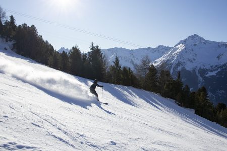 Kohtuuhintaisessa Bormiossa saa varmasti Lombardian parhaimmistoon kuuluvaa laskemisen hinta-laatusuhdetta. Rinteet ovat pitkiä, ja kokeneemmille laskijoille monipuolisuudessaan hyvinkin nautinnollisia.