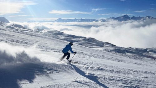 Passo Grostè on Madonnan suosituimpia alueita. Iltapäivällä rinne voi olla jo kulunut ja tarjota yllätyksiä jäisempien kohtien ja kumpujen muodossa.