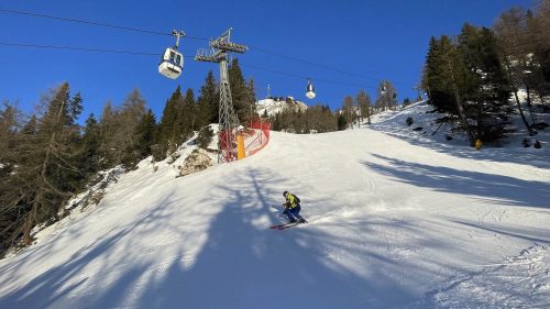 Madonnan Spinale Direttissima (rinne 70) on keskuksen haastavin ja hauskin rinne. 2400 metriä pitkä musta rinne kumpuilee ja kiemurtelee koko 585 metrin korkeuseron.