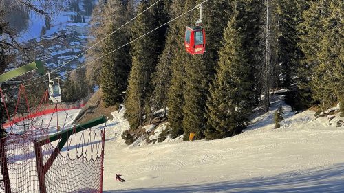 Wroom! kuten gondolissa lukee. Spinale Direttissima -rinteessä tämä olisi sopiva ääni, vaikka huipulta kylään laskeminen veisikin yli kaksi minuuttia.