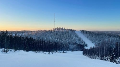 Hasselan maisemat tuovat mieleen Keski-Suomen tai Kainuun kumpuilevat metsät. Suurimpana erona on Ruotsin puolelta löytyvät suuremmat korkeuserot.