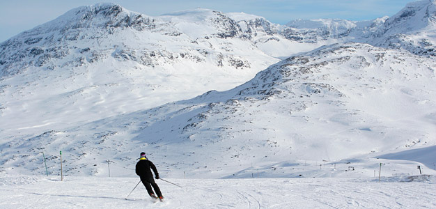 Riksgränsen – Hiihtoa keskiyön auringossa