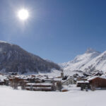 Val_d_Isere_hiihtokyla_alppikyla_alppimaisema_hiihtoalue