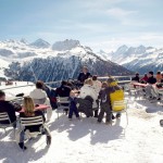Sierre-anniviers rinneravintola terassi hiihtoalue after ski