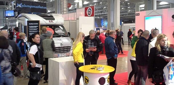 Skiexpo käynnisti talven hiihtokauden Helsingin Messukeskuksessa. Vierailijoita kiinnosti erityisesti kohteet ja matkat.