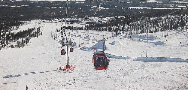 Suunnitteletko talvilomaa? Näin pääset edullisesti kotimaan huipuille.