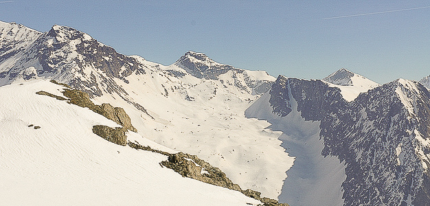 Monterosa on tunnettu helposti hisseillä saavutettavien offareiden lisäksi myös erinomaisena helihiihto-kohteena. Kopterin kyytiin uskaltaa myös vapaalaskun ensikertalainen.