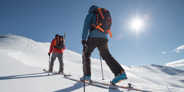 Ski touring kehittyy ja kasvattaa suosiotaan kaiken aikaa. Tulevalla kaudella erittäin mielenkiintoisen kokonaisuuden tähän laskemisen ja hiihtämisen alalajiin tarjoaa Atomicin uusi Backland-tuotesarja.
