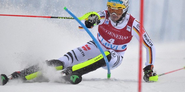 Miesten alppihiihdon maailmancup-avaus Levillä päättyi 12.11.2017 saksalaisjuhliin, kun kokenut Saksan Felix Neureuther vei kilpailun voiton. Ennakkosuosikki, norjalainen Henrik Kristoffersen, jätettiin toiseksi ennen Ruotsin Mattias Harginia. Suomalaislaskijat eivät selviytyneet tänään toiselle kierrokselle.