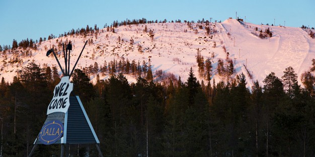 Sallan matkailulla menee lujaa. Kasvu on ollut niin kovaa, että viime vuoden rekisteröidyt yöpymismäärät ylittyivät tänä vuonna jo lokakuussa. Lokakuussa vuoden yöpymismäärä ylitti 104 000 yöpymistä, mikä on koko Sallan matkailun historian suurin yöpymismäärä. Tammi-lokakuun kasvu on yli 23 prosenttia edellisvuoteen verrattuna.
Salla matkailu