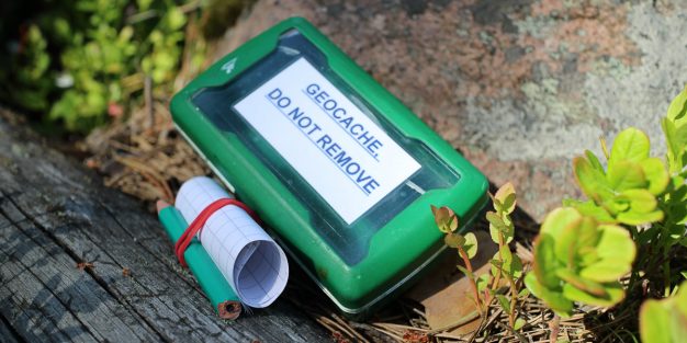 Geocaching eli geokätköily on koukuttavan helppoa aarteenmetsästystä. Tutustu tarkemmin lajiin!
Geocaching eli geokätköily