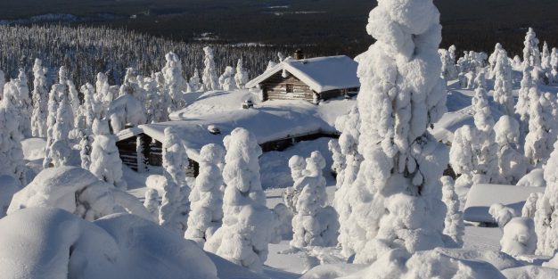 Suomen eteläisimmässä tunturissa Iso-Syötteellä pöllytettiin puuteria jo marraskuussa, kun esimerkiksi Oulussa potkittiin kiviä. On uskomatonta, kuinka 140 kilometrin etäisyys voi muuttaa synkkyyden täydeksi täpinäksi!