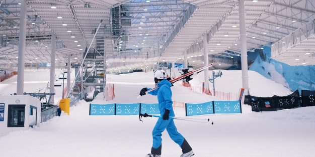 Mahtavien maisemien Norjassa pääsee halutessaan laskemaan myös toisenlaisissa puitteissa. Maan pääkaupungista löytyy nimittäin moderni sisälaskettelukeskus SNØ Oslo monipuolisine oheispalveluineen.
