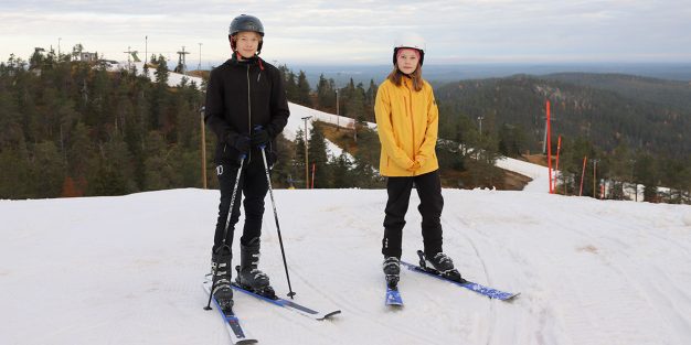 Laskettelukausi avattiin sekä Rukalla että Levillä ennätyksellisen aikaisin, 2. lokakuuta. Levillä näin aikainen kauden aloitus Eturinteessä on uutta. Rukalla Saaruan rinteet on avattu säilölumen voimin jo vuodesta 2016, kun ensimmäiset säilölumet otettiin talteen kaudelta 2015-2016.