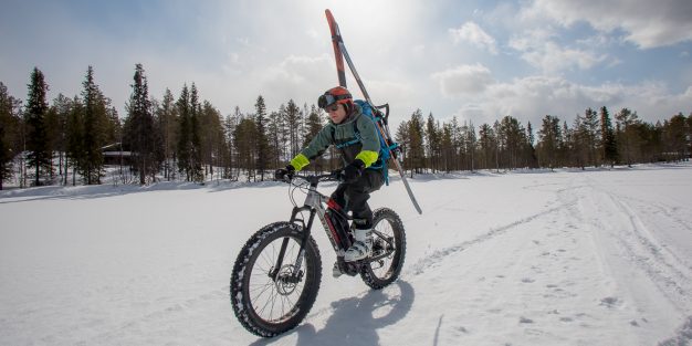 Pallas–Yllästunturin kansallispuistossa on useita mahtavia laskupaikkoja. Haasteena on, että niiden äärelle pääsemiseksi pitää tehdä pitkiä siirtymiä eikä luonnonpuistossa saa käyttää moottoriajoneuvoja. Onneksi alueella on laajaa talvipyöräilyreitistö.